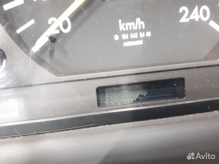 Приборная панель на Mercedes-Benz W124 4 matic