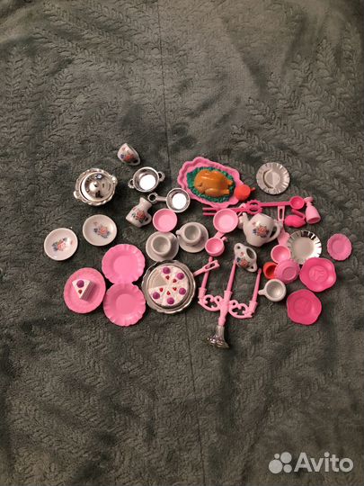 Посуда и мебель для Барби