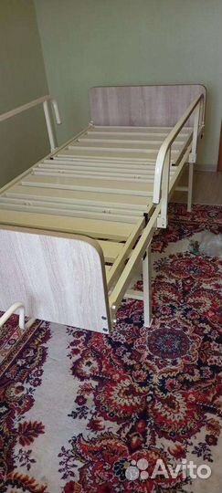 Кровать для лежачих больных с ручным механизмом