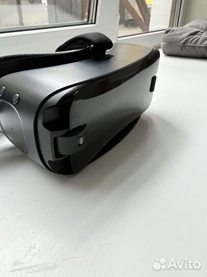 Гарнитура виртуальной реальности Samsung Gear VR