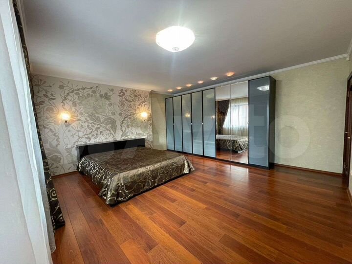 2-к. квартира, 93 м², 3/10 эт.