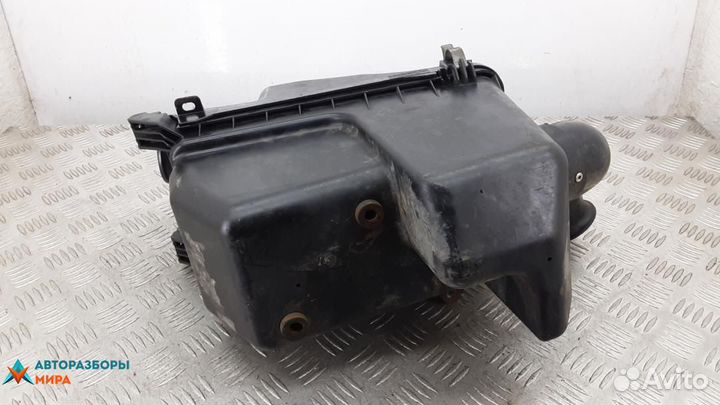 Корпус воздушного фильтра Toyota RAV4