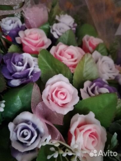 Подарок на день рождения,корзина с цветами из мыла