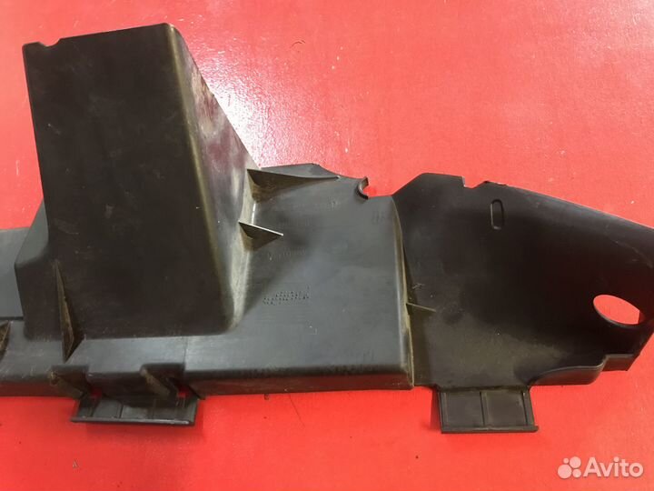 Воздуховод радиатора левый Volkswagen Touareg 7L