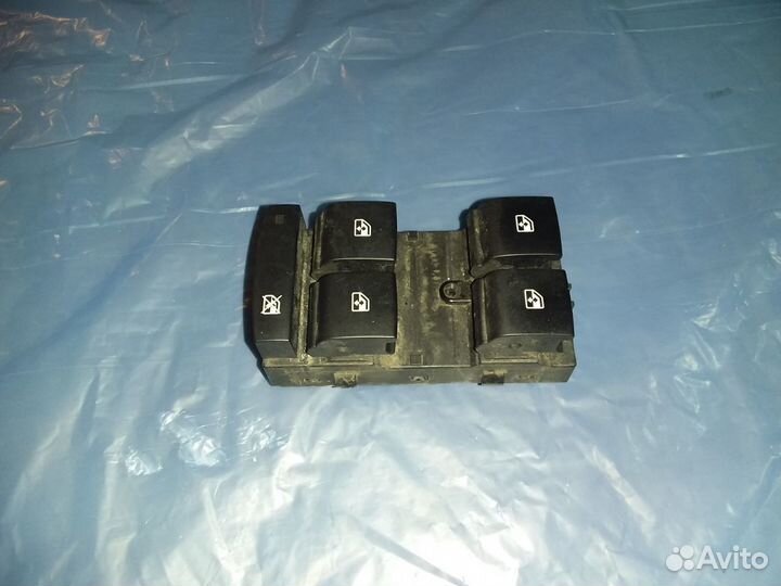 Кнопки стеклоподъёмника левой двери Opel Mokkа