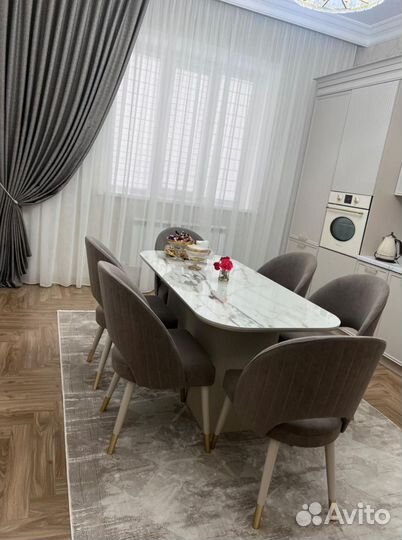 Стол обеденный. Стулья