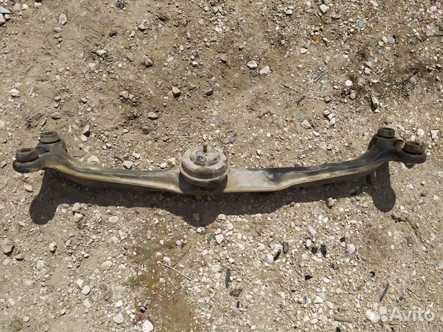Балка подрадиаторная Volkswagen Passat B3 1994