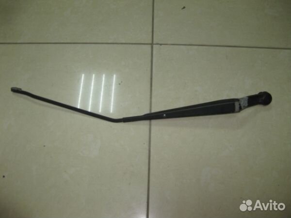 Поводок стеклоочистителя правый Mazda 323 BJ