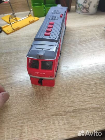 Игрушка тепловоз