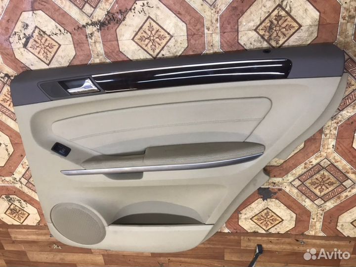 Обшивка двери задней правой Mercedes-Benz GL 164
