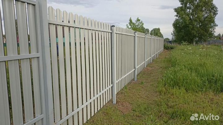 Забор из евроштакетника качественно работа по дого