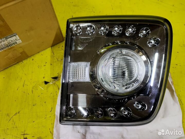 Фонарь правый внутренний Patrol Y62 265501LB1A