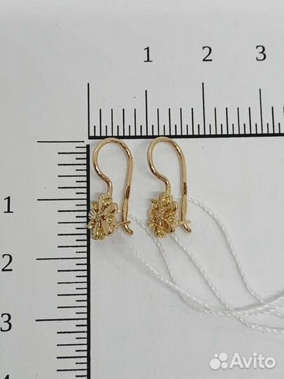 Золотые серьги с камнем