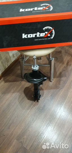 Передние амортизаторы минцубиси asx 2010г