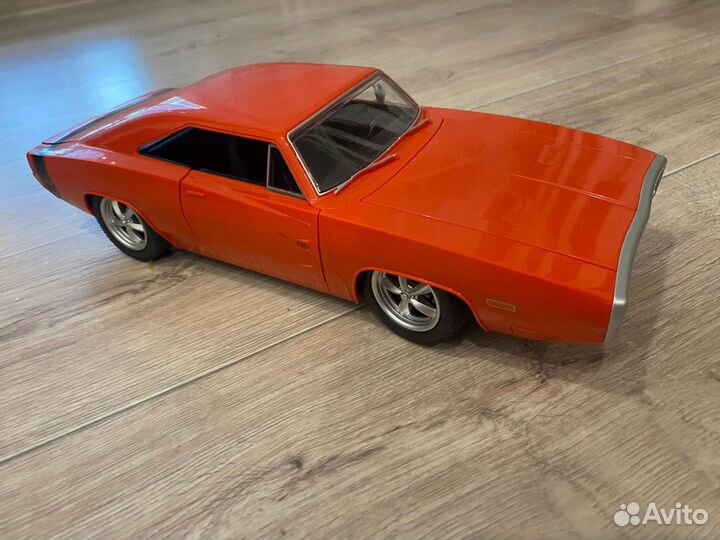 Коллекционная машинка на радиоуправлении