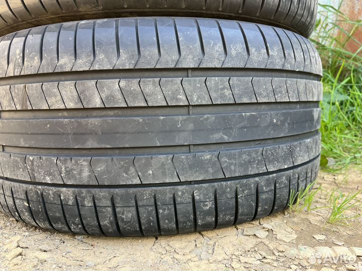 Pirelli P Zero PZ4 275/40 R21 и 315/35 R21 111Y