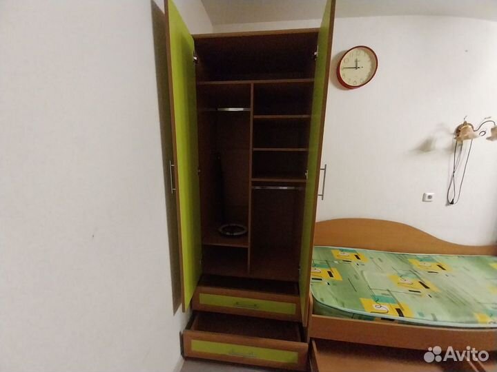 Детская кровать б/у и шкаф для одеждыб/у