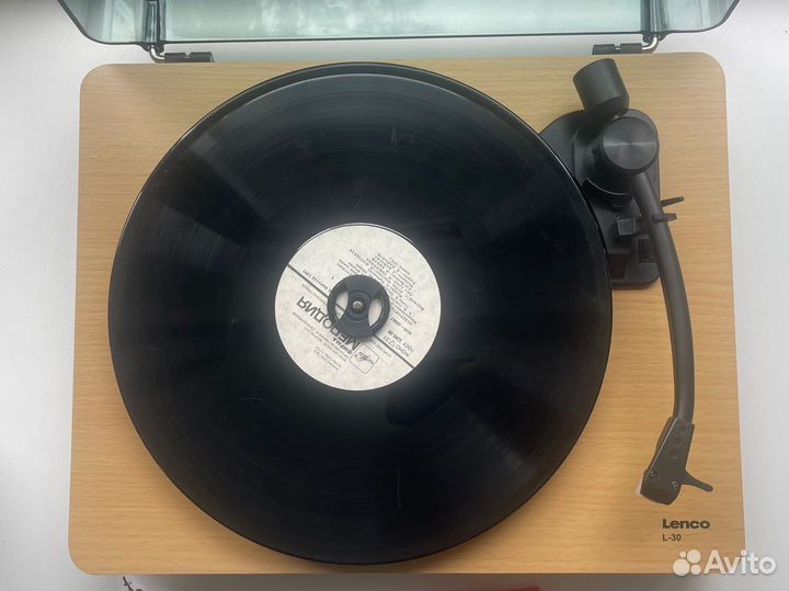 Виниловый проигрыватель Lenco L-30