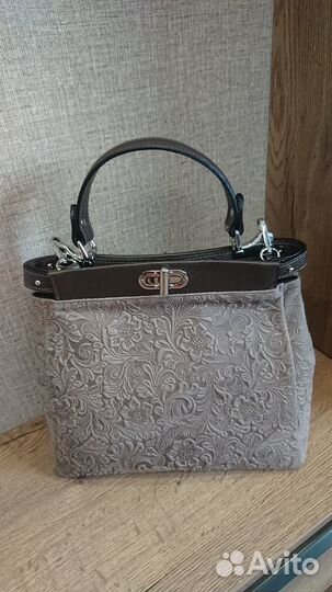 Продам женскую кожаную сумку