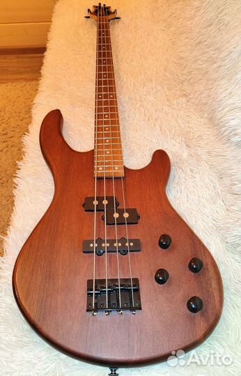 Бас гитара Dean
