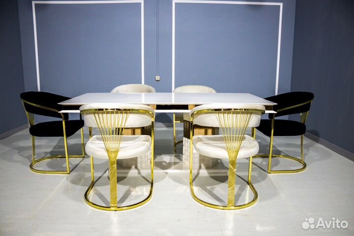 Стол и стулья