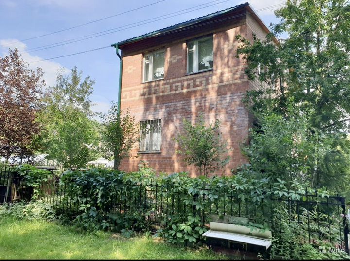 Коттедж 160 м² на участке 7 сот.