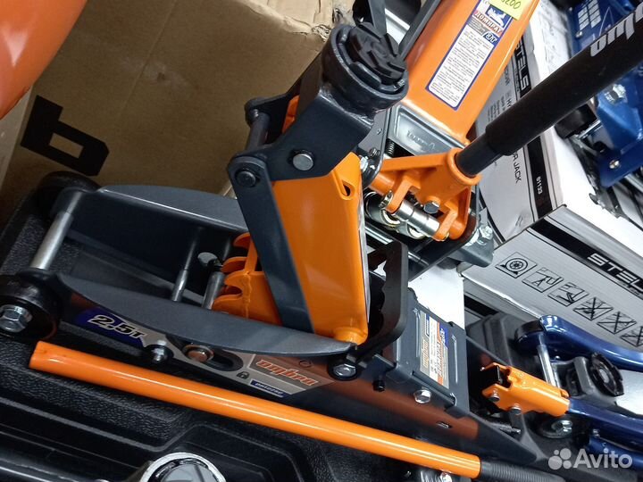 Домкрат подкатной Ombra 2.5