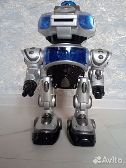 Робот итерактивная игрушка