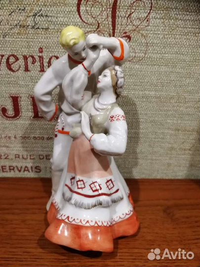 Статуэтка фарфор