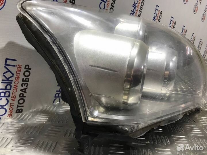 Фара правая Toyota Avensis 2 T250