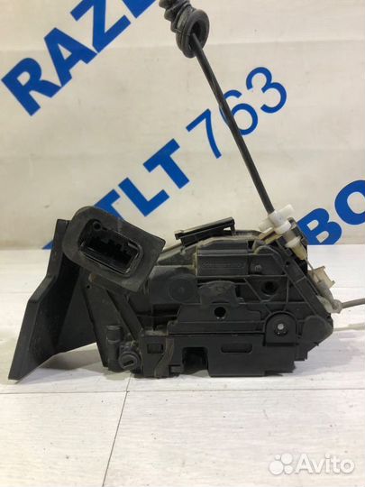 Замок двери задний левый skoda yeti 1.2 DSG