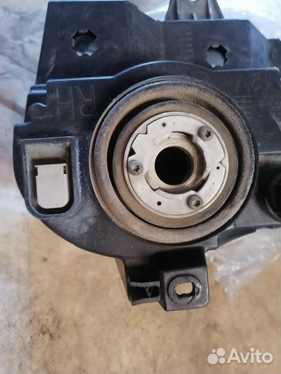 Крайслер 300c правая фара