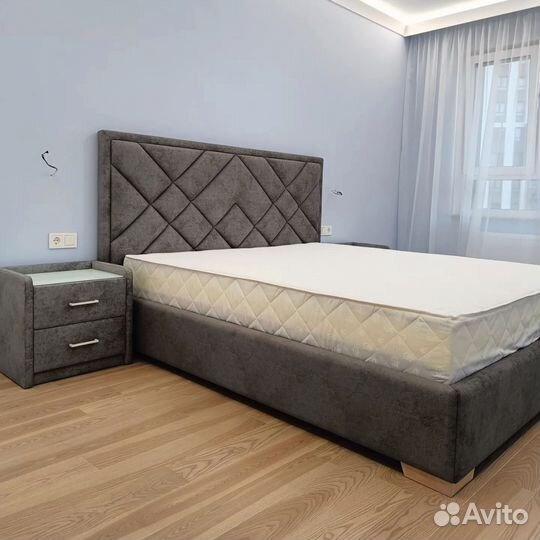 Белая кровать