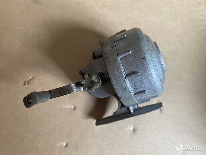 Катушка спиннинговая безынерционная СССР