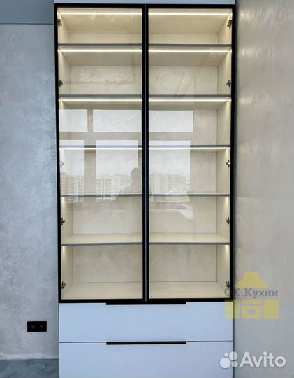 Зеркальный шкаф