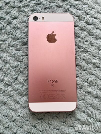 Телефон iPhone se