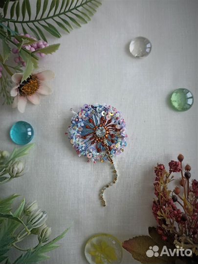 Брошь ручной работы вышивка Одуванчик