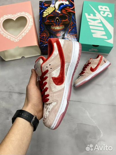 Nike Dunk SB low stranglove lux