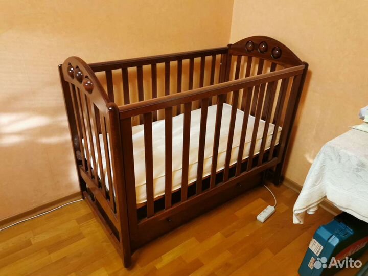 Детская кроватка с маятником+ортопедический матрас