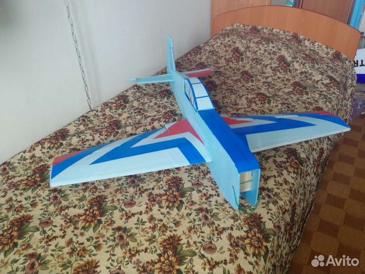 Пилотажная авиамодель, самолёт на радиоуправлении