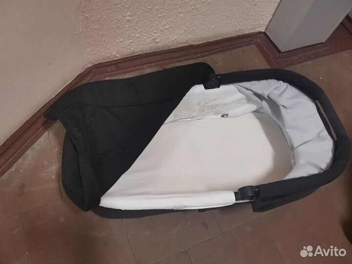 Britax B-smart neon black 4-х колесная + люлька