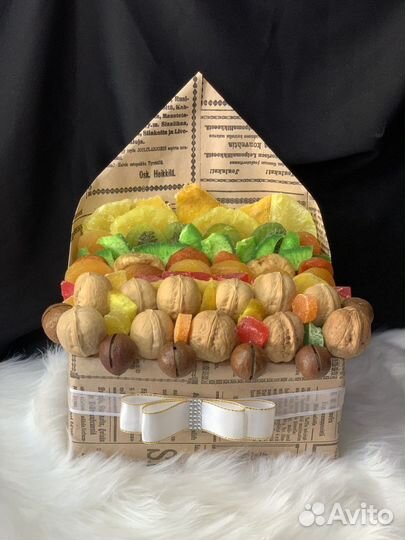 Подарок из сухофрукта и орехов