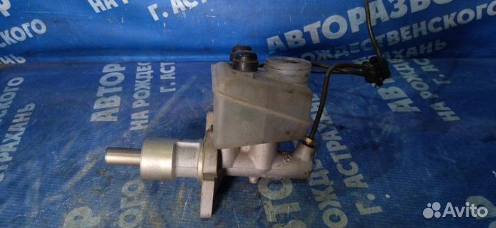 Главный тормозной цилиндр Mercedes-Benz W124 седан