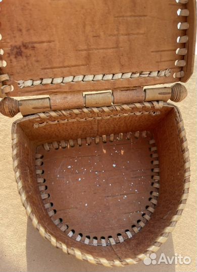 Шкатулка из бересты с резьбой и плетением