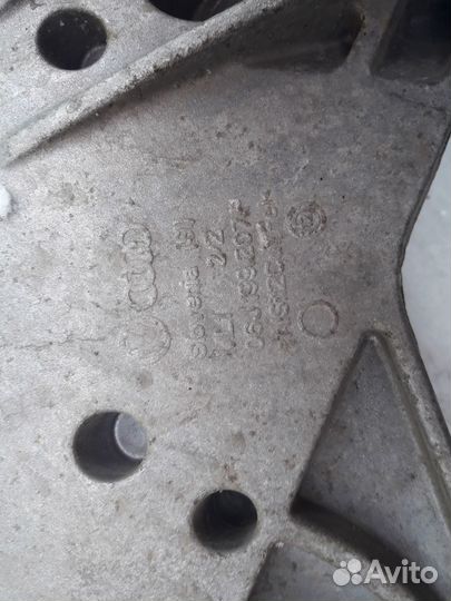 Кронштейн опоры двигателя правый VAG 1.8 tsi CDA