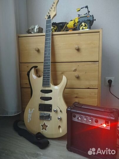 Электрогитара Caraya E226