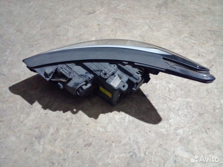 Фара правая Hyundai Santa Fe DM дефект