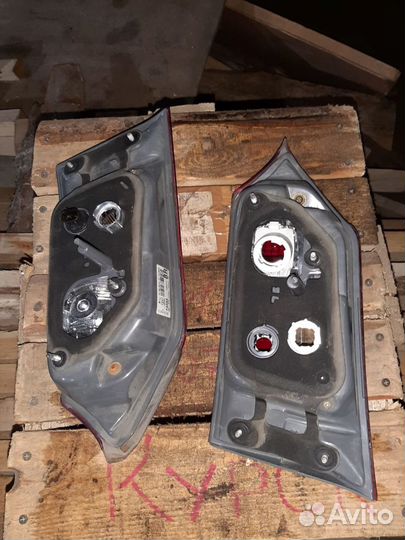 Задние фонари Corolla 180 оригинал