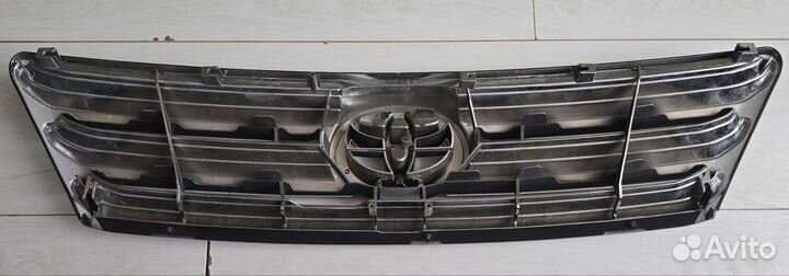 Решетка радиатора Toyota Ipsum 2003-2009