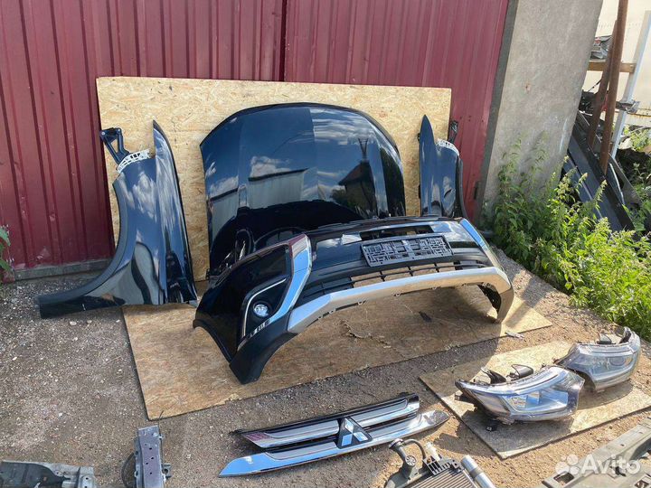 Передняя часть автомобиля Митсубиси Аутлендер 3 GF